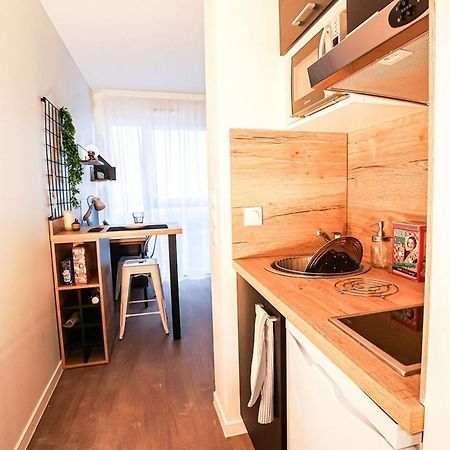 Апарт отель Uxco Uppehalls Ле-Пети-Кевийи Экстерьер фото