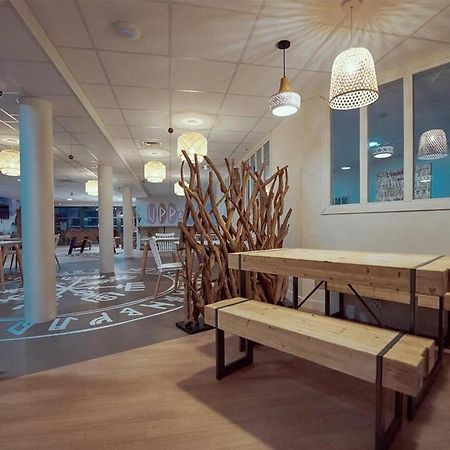 Апарт отель Uxco Uppehalls Ле-Пети-Кевийи Экстерьер фото
